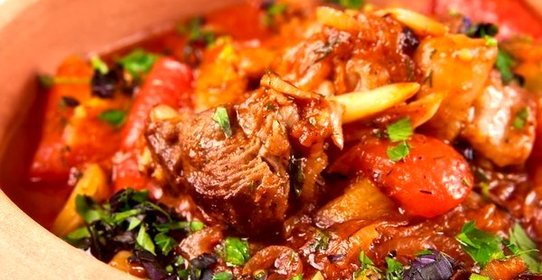 Баранина на кости тушеная