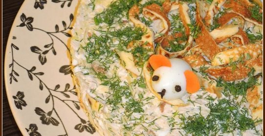 Салат с капустой и блинчиками