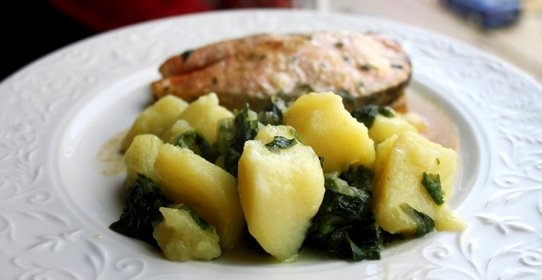 Картофель со шпинатом