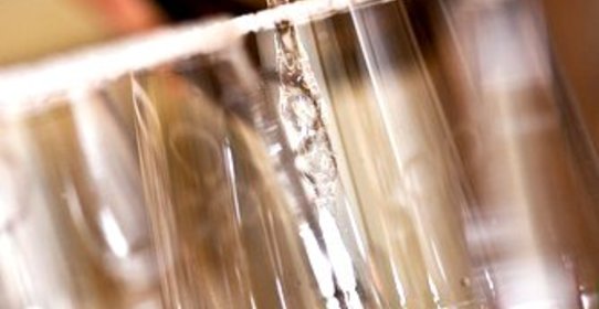 Персиковый коктейль с шампанским