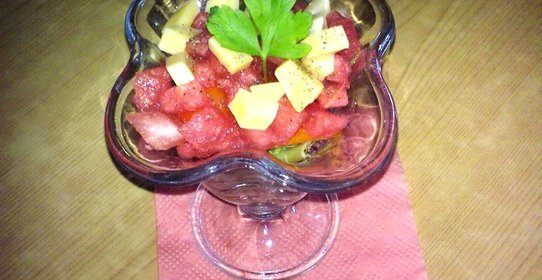 Летний салат с арбузом