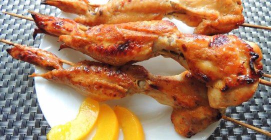 Крылышки гриль в персиковом маринаде