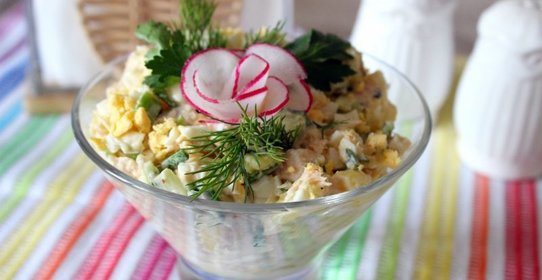 Салат с консервированной горбушей