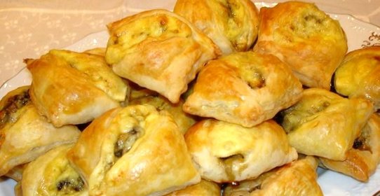 Закусочные пирожки с грибами и сыром