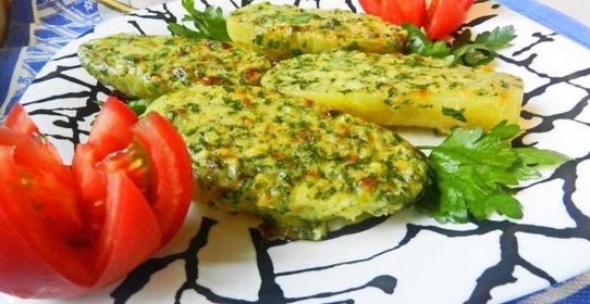 Запеченная картошка с чесноком и сливочным маслом в духовке