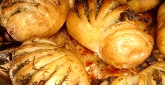 Картошка-гармошка с грибной начинкой