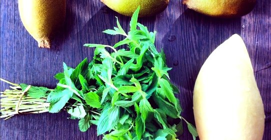 Коктейль из киви и манго с мятой