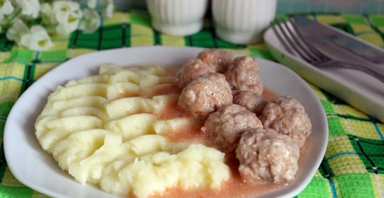 Мясные фрикадельки в сметанно - томатном соусе