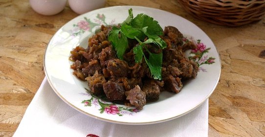 Мясо с овощами в горшочках