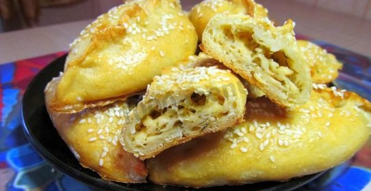 Пирожки с брынзой и зеленью закусочные в духовке
