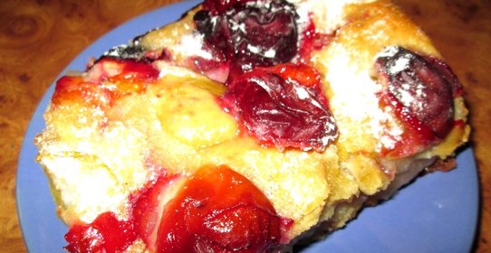 Пирог с яблоками и сливами