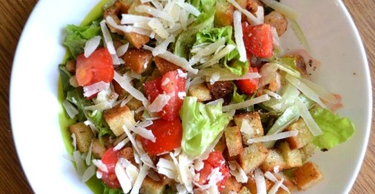 Салат с жаренными креветками