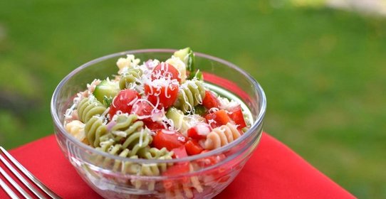 Итальянский салат с пастой