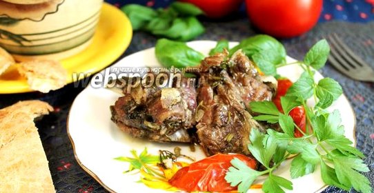 Баранина в собственном соку в горшочках