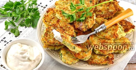 Оладьи из капусты, твёрдого сыра и зелени