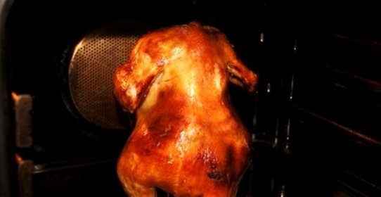 Курица в духовке на подставке