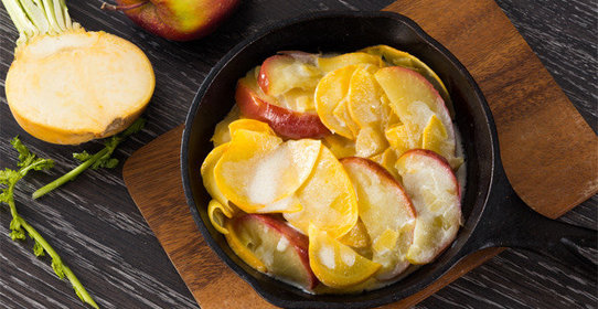 Тушеная репа с яблоками