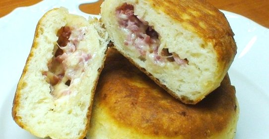 Пирожки с ветчиной и сыром