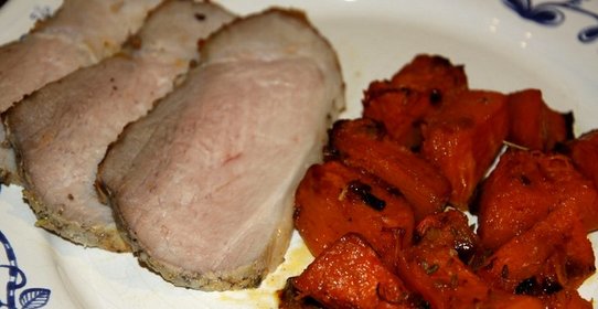 Тыква со свининой в духовке