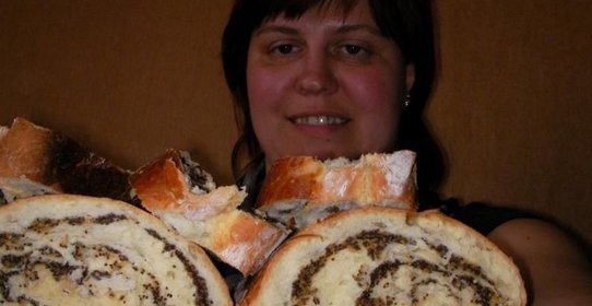 Дрожжевой рулет с маком