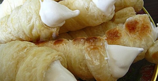 Слоеные трубочки с белковым кремом
