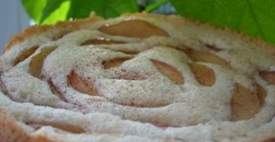 Яблочная шарлотка с корицей