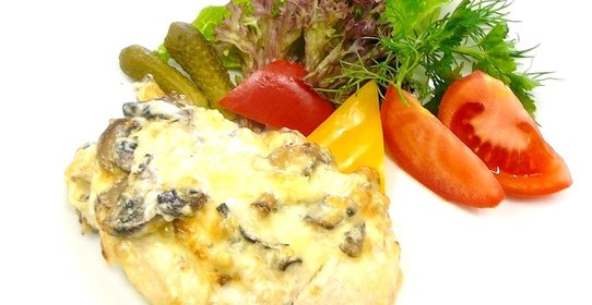 Курица с опятами в духовке