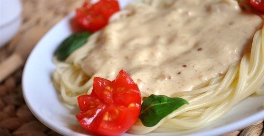 Спагетти с сырным соусом