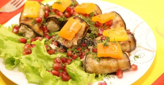 Рулетики из баклажанов с орехами