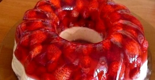 Земляничное желе с ванильным кремом