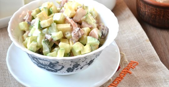 Салат Морской коктейль с креветками и кальмарами