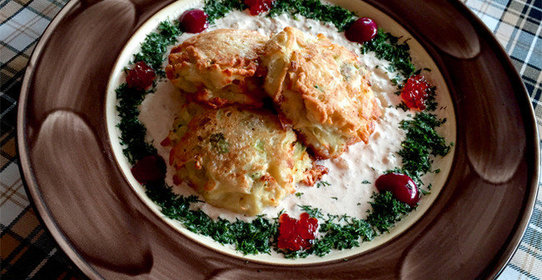 Драники с лососем и брокколи