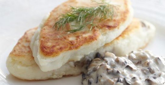 Картофельные котлеты с грибной начинкой и грибным соусом