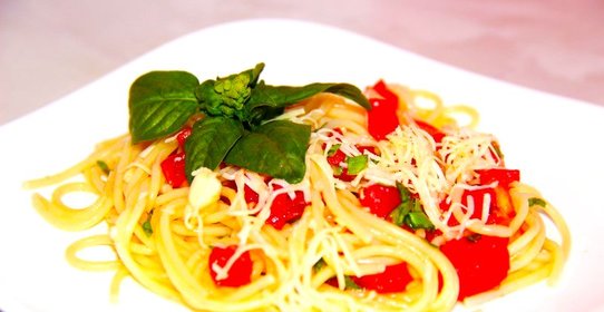 Спагетти с помидорами