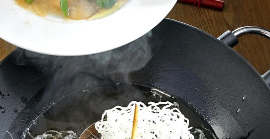 Лапша с брокколи и белыми грибами