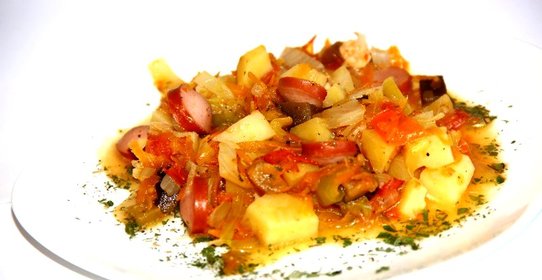 Овощное рагу с сосисками
