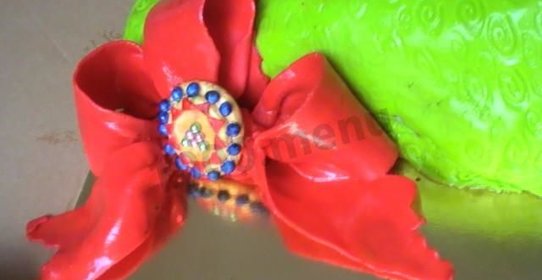 Праздничный бант из мастики на торт