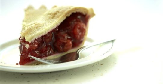 Вишневый пирог с миндалем