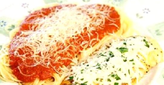 Паста с курицей под соусом