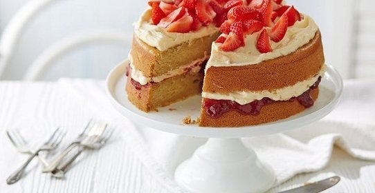 Торт с клубникой