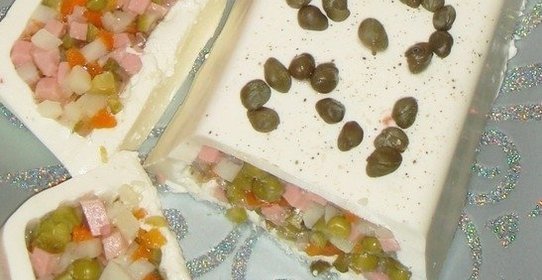 Индейка, фаршированная рисом и сухофруктами
