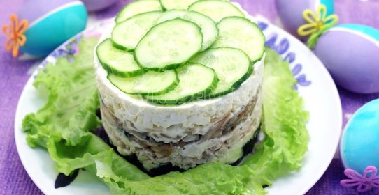 Салат с курицей и черносливом