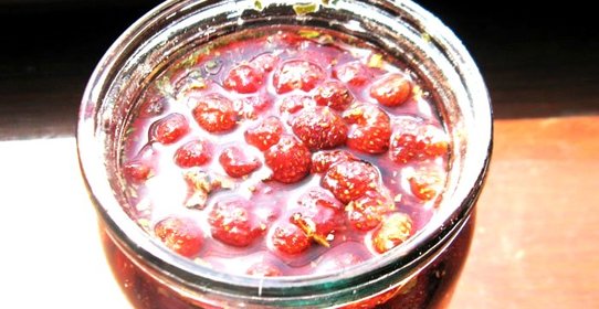 Земляничное варенье в сиропе