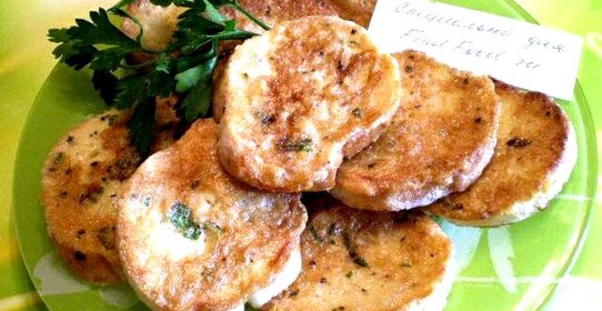 Соленые гренки с зеленью
