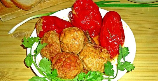 Фаршированный перец и тефтели в мультиварке