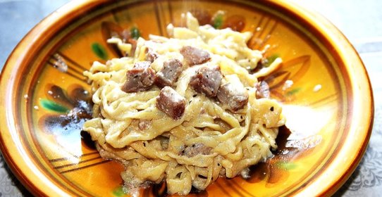 Домашние тельятелле с копченым тунцом