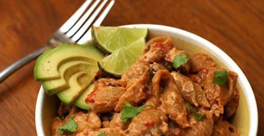 Сливочная паста с помидорами и фасолью