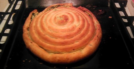 Пирог-улитка со шпинатом и рикоттой