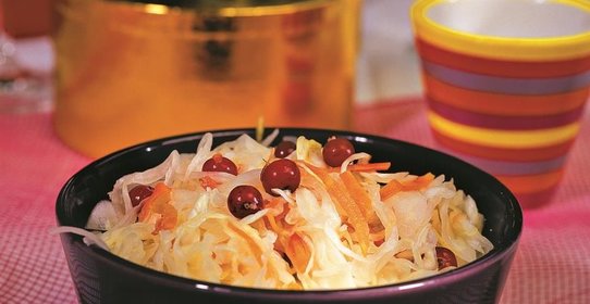 Квашеная капуста с клюквой