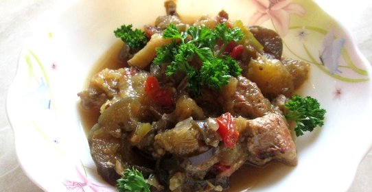Овощное рагу со свининой и баклажанами